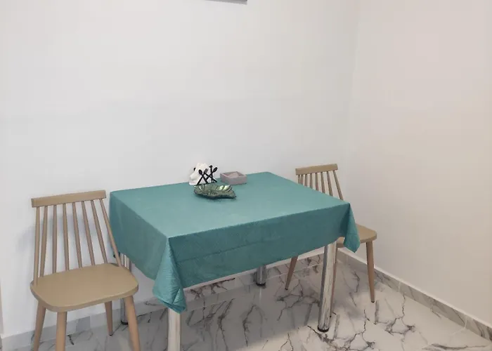 Apollon Stegna شقة *